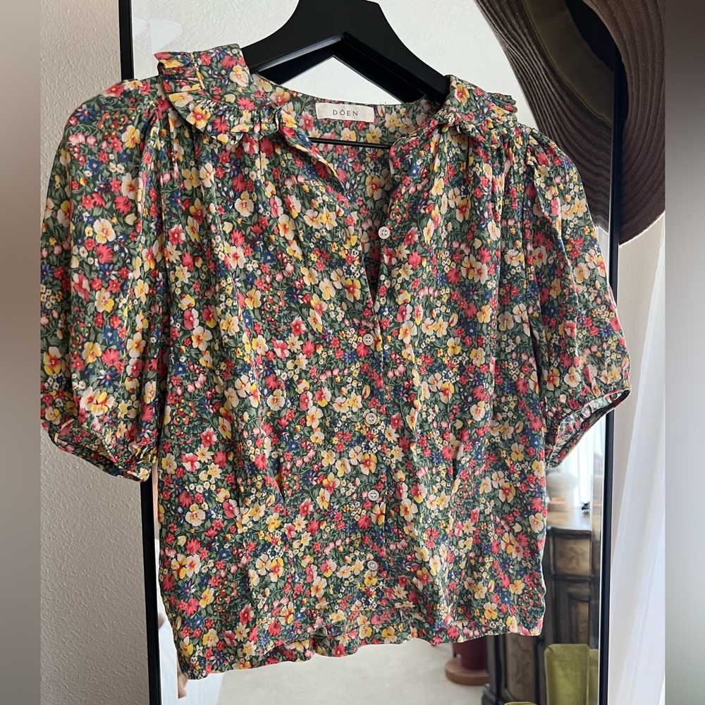 Doen Bel Floral Green Valley Floral Silk Blouse Button Up